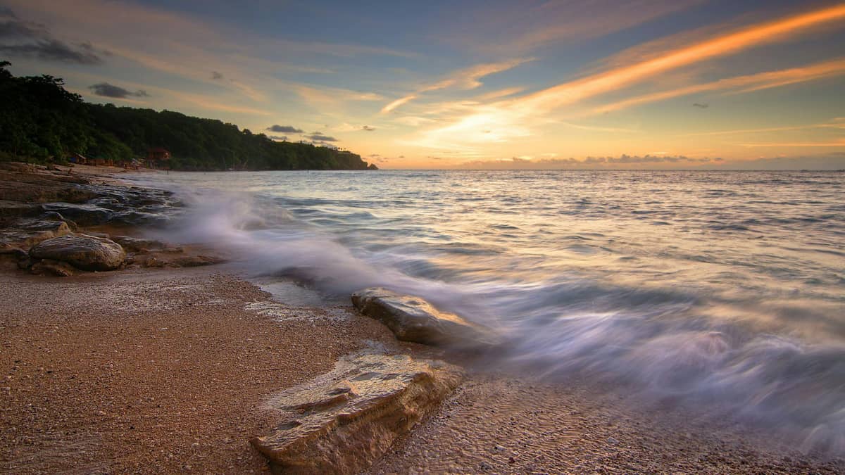 Best Time to Visit Padang Padang Beach